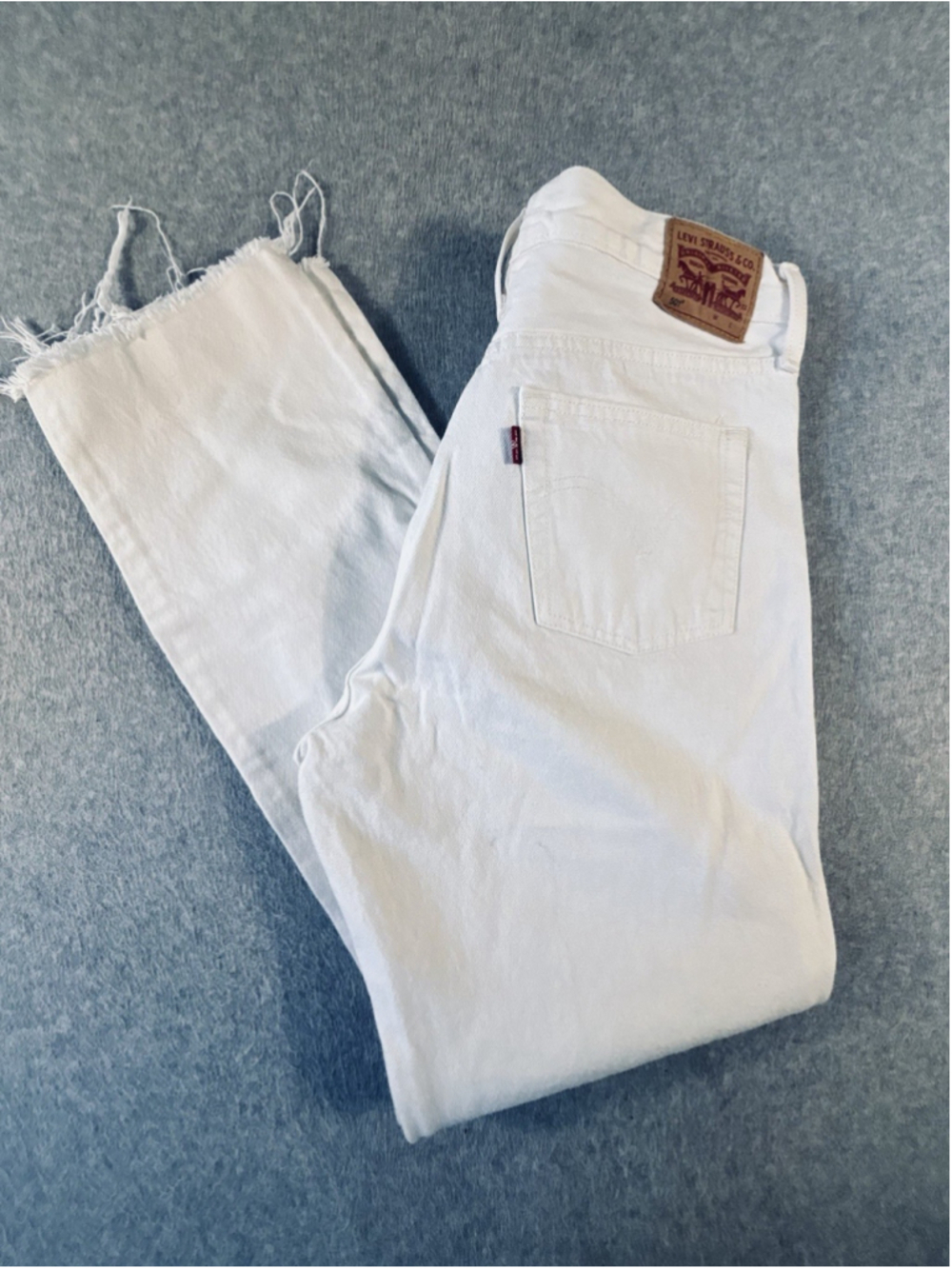 Levi’s 501 Women’s Jeans W31 L30 White Distressed Raw Hem Button Fly 12501-0399